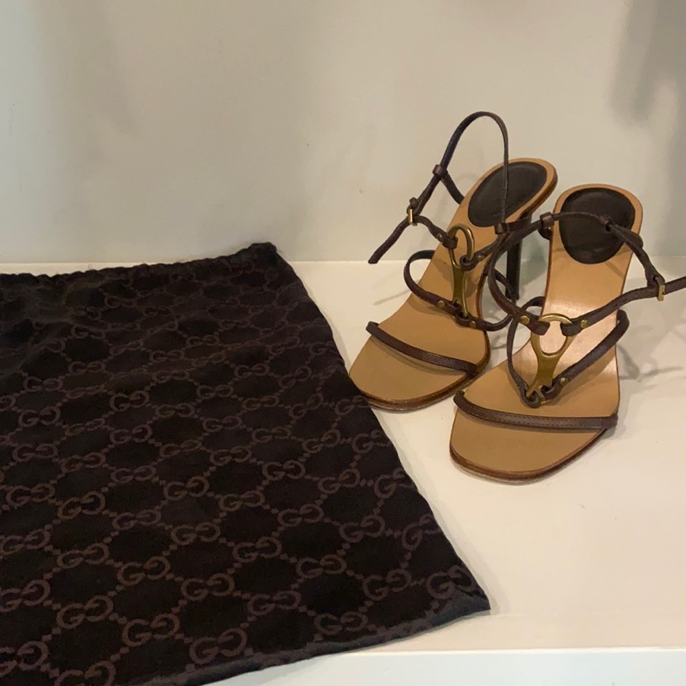 Vintage Gucci sandals.  Leather straps, buckle closure.  Gently worn. Dust bag